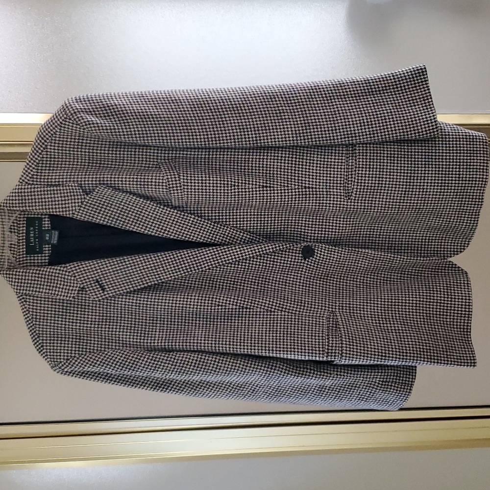 Ralph Lauren classic houndstooth jacket. Fully lined. Excellent condition!